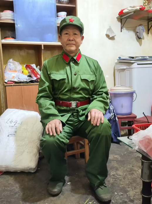 慰问抗战老兵，宣传金融安全知识 (2).png